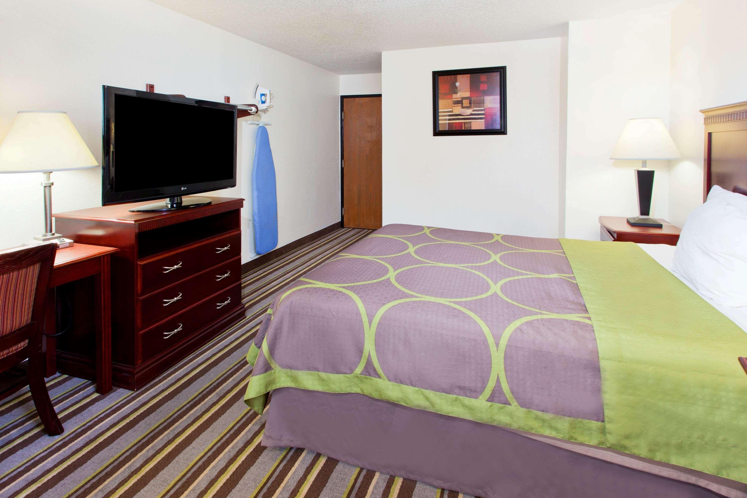 Super 8 By Wyndham Tuscaloosa Exterior foto