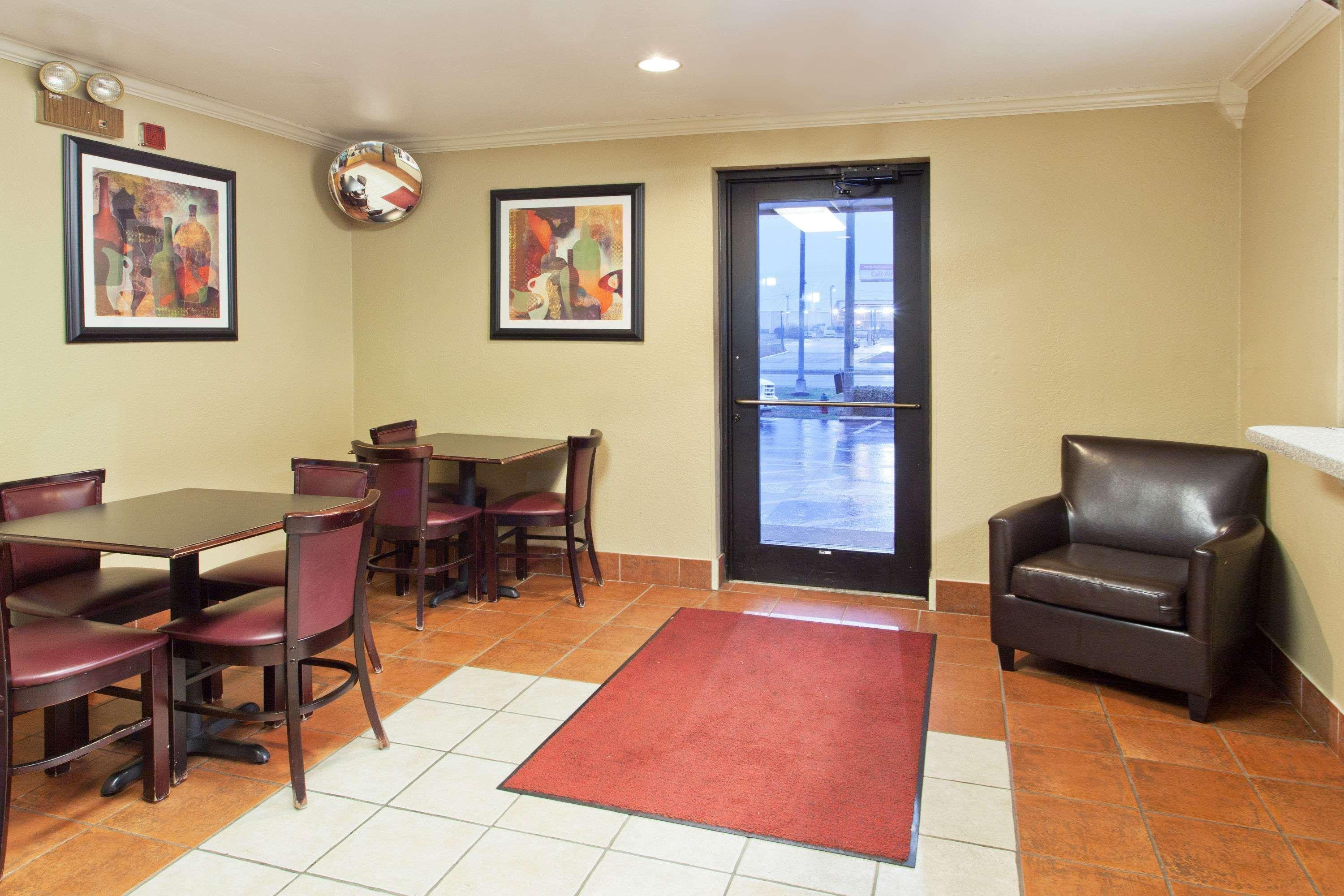 Super 8 By Wyndham Tuscaloosa Exterior foto