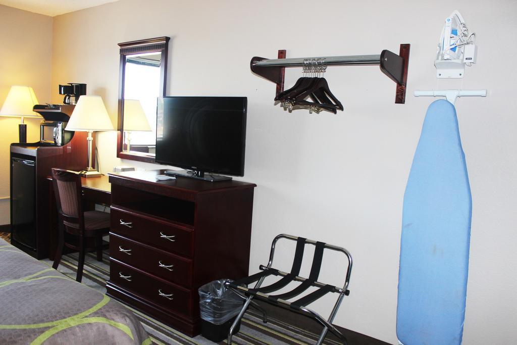 Super 8 By Wyndham Tuscaloosa Exterior foto
