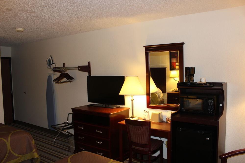 Super 8 By Wyndham Tuscaloosa Exterior foto