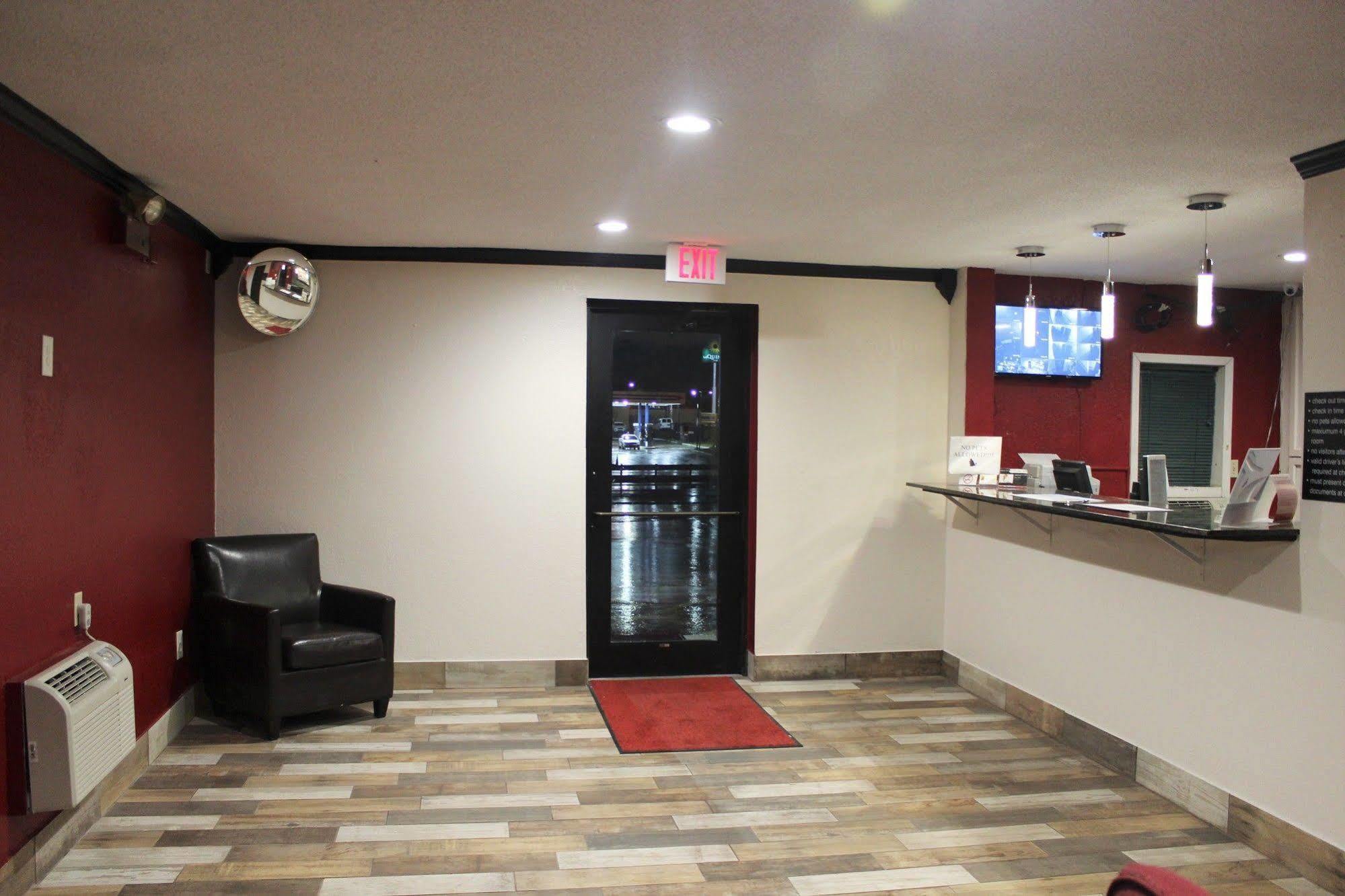 Super 8 By Wyndham Tuscaloosa Exterior foto
